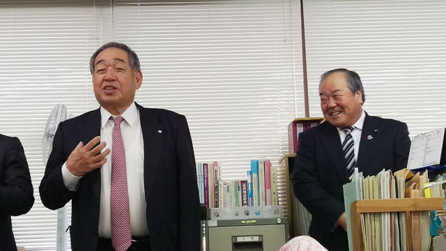 写真左：田岡市長、右：伊藤議長