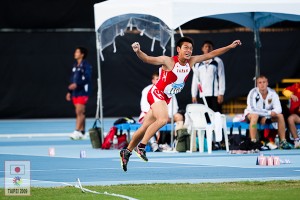 佐藤將光選手のガッツポーズ