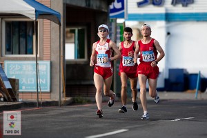 山中選手を含む3人の集団