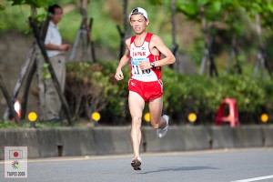 苦しげな表情で走る山田選手