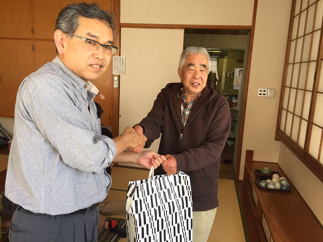 連盟から熊本協会に、「守ろう！LIFE」等の書籍を贈呈しました。
