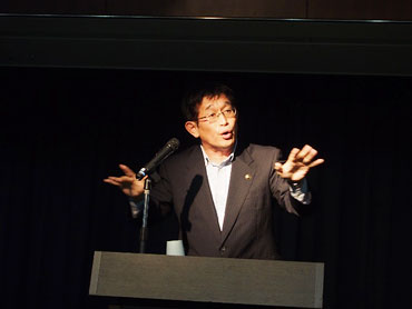 全国手話言語市区長会事務局長　兵庫県明石市長　泉　房穂氏