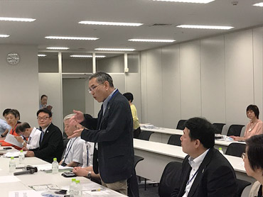 聴覚障害者制度改革推進中央本部からの意見を表明する久松事務局長(ろうあ連盟)