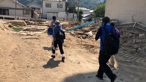 土砂に埋まった道路