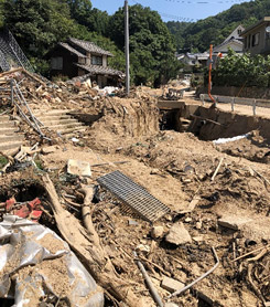 土砂に埋まった道路