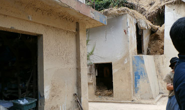 土砂に埋もれた住宅