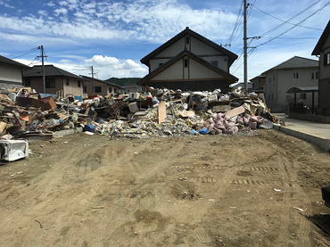 瓦礫の山