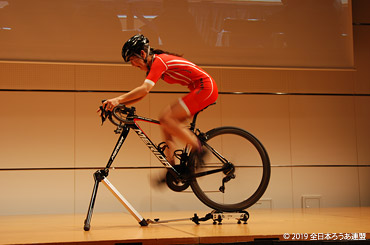 自転車練習のデモンストレーション