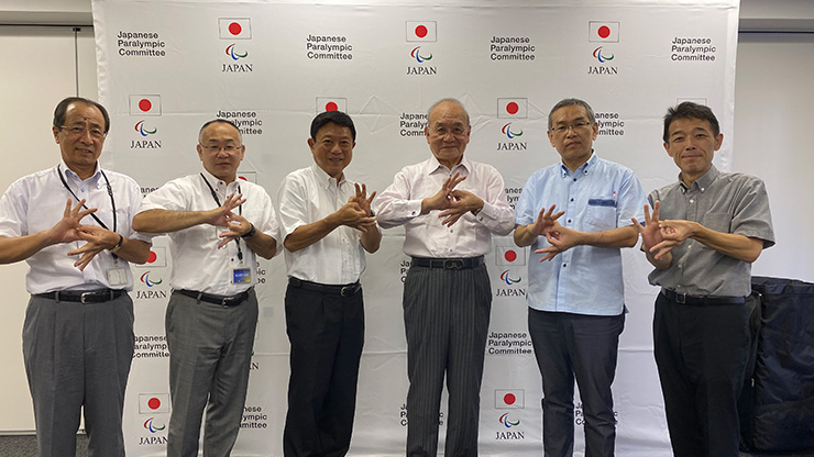 皆で「デフリンピック！（手話単語）」
