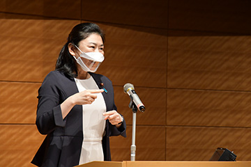 衆議院議員　牧島 かれん　氏