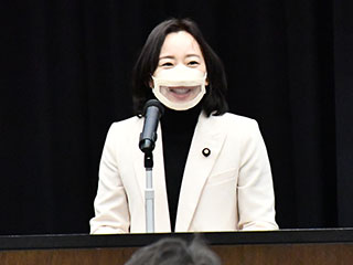 吉良よし子議員