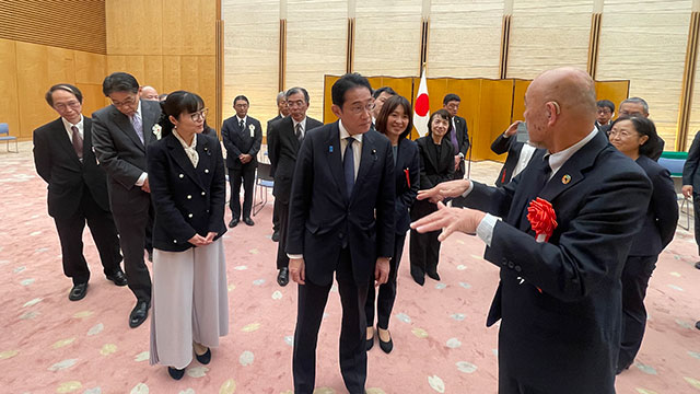 首相と懇談する鳥取県聴覚障害者協会下垣理事長