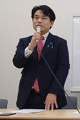 【滝波宏文議連事務局長による進行】