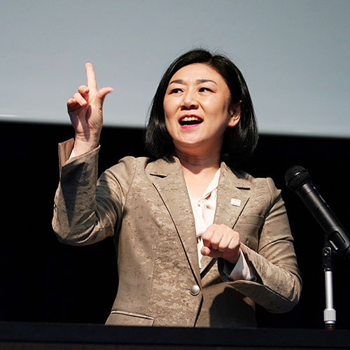 来賓挨拶 牧島かれん衆議院議員(障がい者スポーツ・パラリンピック推進議員連盟またデフリンピック支援ワーキングチーム事務局次長)
