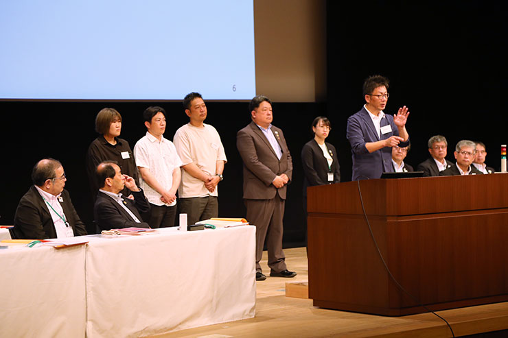 評議員会にて能登半島地震被害への支援のお礼を述べる石川県聴覚障害者協会