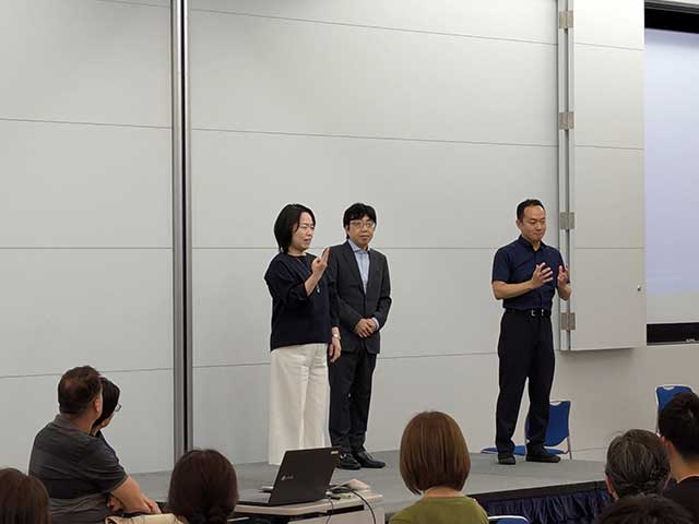手話言語でご挨拶