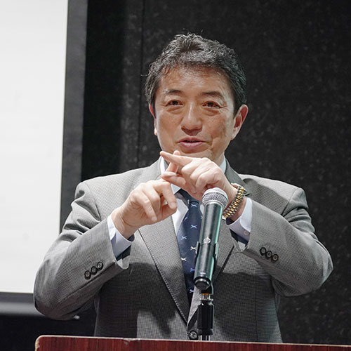 来賓挨拶 高野律雄 府中市長(全国手話言語市区長会 副会長)