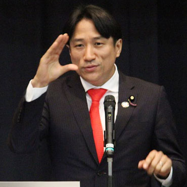 川田　龍平　氏