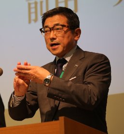 前田　晃　氏