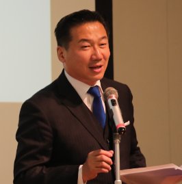 福山 哲郎 氏