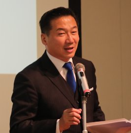 福山　哲郎　氏