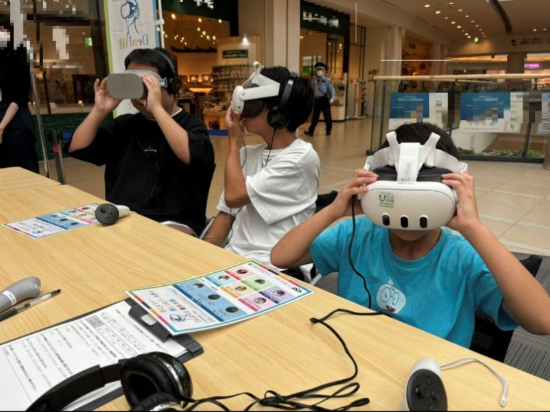 ＶＲ体験の様子（協力：公益財団法人 日本財団）
