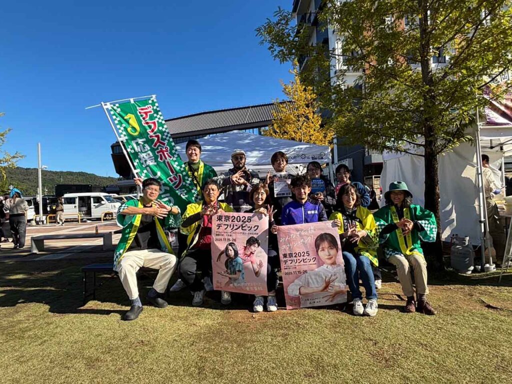 パープルサンガのサポーターと一緒に写真撮影